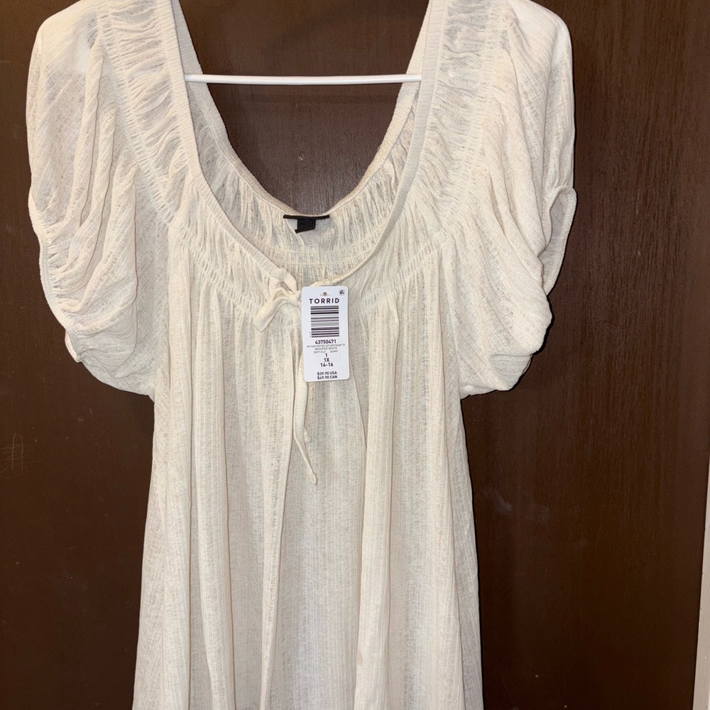 NWT Never worn- Torrid Whisper White Knit Gauze Scoop Neck Peasant Top